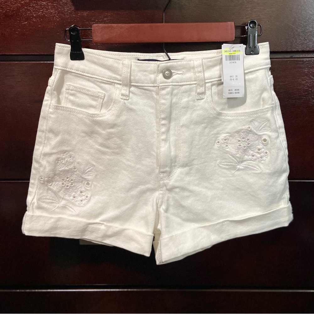 HOLLISTER ULTRA HIGH-RISE EMBROIDERED WHITE DENIM MOM SHORTS - Picture 1 of 5